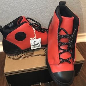 Women’s 8 Chuck Taylor slip on sneakers!